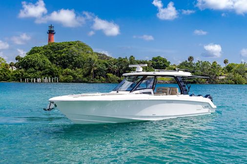 Boston Whaler 350 Realm image