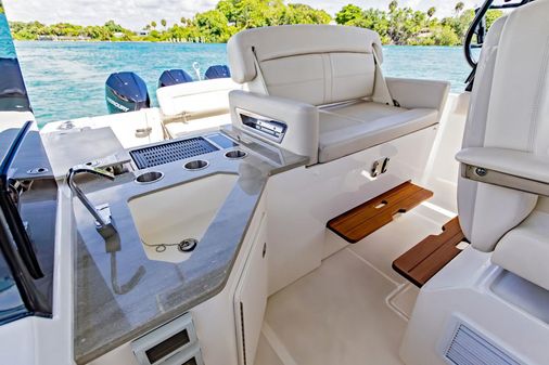 Boston Whaler 350 Realm image