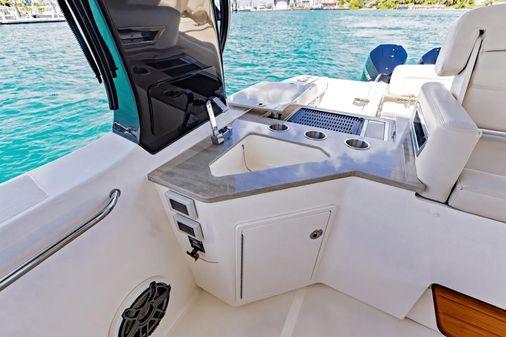 Boston Whaler 350 Realm image