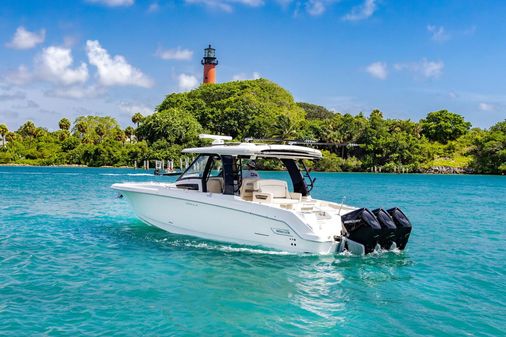 Boston Whaler 350 Realm image