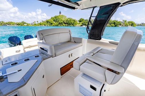 Boston Whaler 350 Realm image