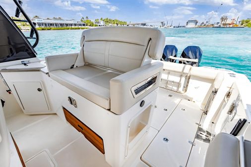 Boston Whaler 350 Realm image