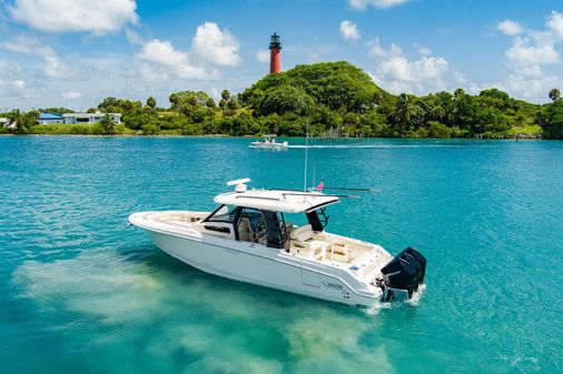 Boston Whaler 350 Realm image