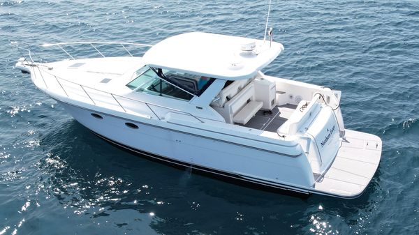 Tiara Yachts 3500 Express 