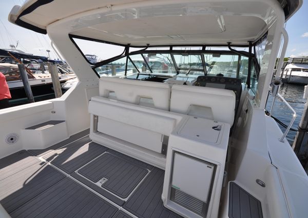 Tiara Yachts 3500 Express image