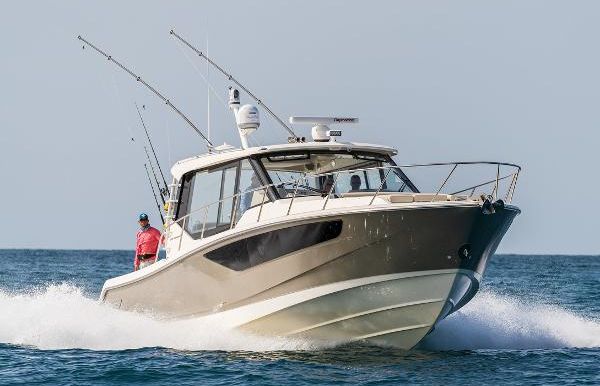 2024 Boston Whaler 405 Conquest