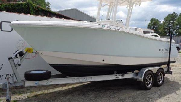 Robalo R230 Center Console