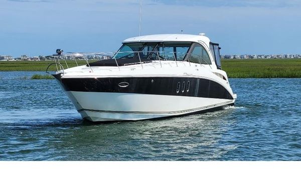 Cruisers Yachts 390 Sports Coupe