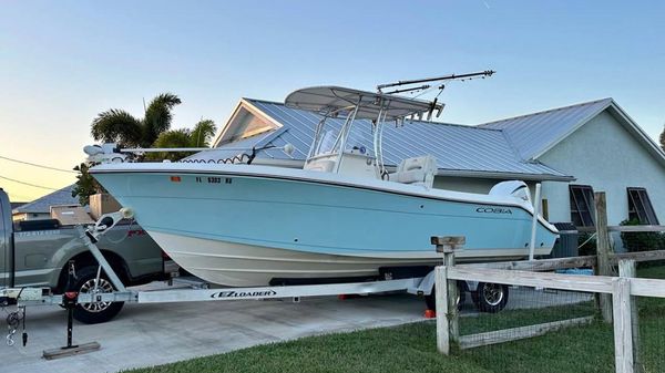 Cobia 237 Center Console 