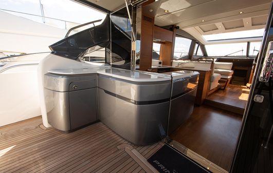 Princess Yachts V60 image