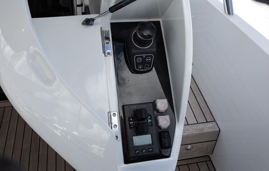 Princess Yachts V60 image