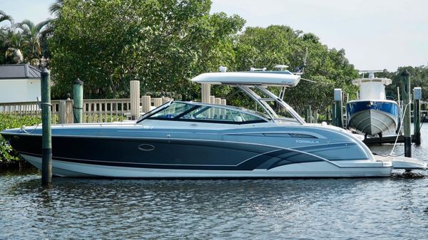 Formula 350 Crossover Bowrider 