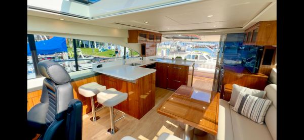 Riviera 5400 Sport Yacht image