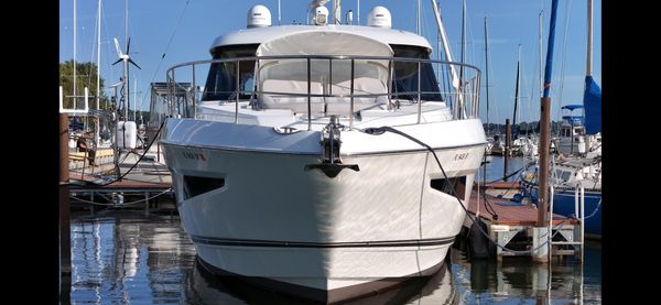 Riviera 5400 Sport Yacht image