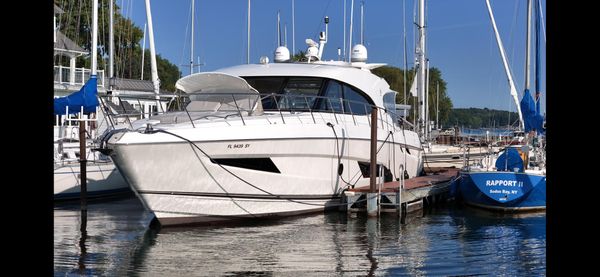 Riviera 5400 Sport Yacht image