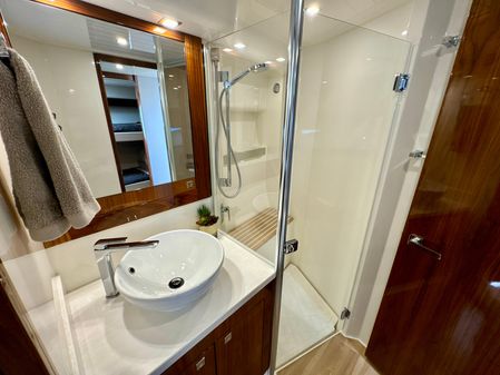 Riviera 5400 Sport Yacht image