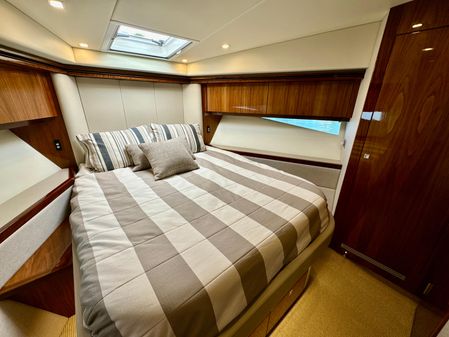 Riviera 5400 Sport Yacht image