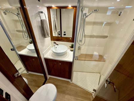 Riviera 5400 Sport Yacht image