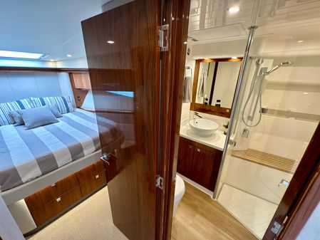 Riviera 5400 Sport Yacht image