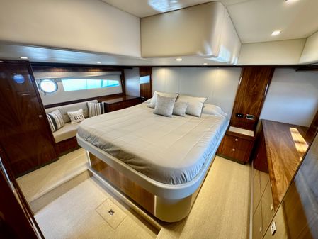 Riviera 5400 Sport Yacht image