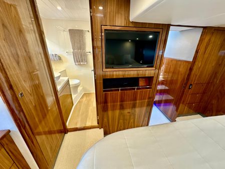 Riviera 5400 Sport Yacht image