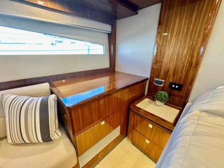 Riviera 5400 Sport Yacht image