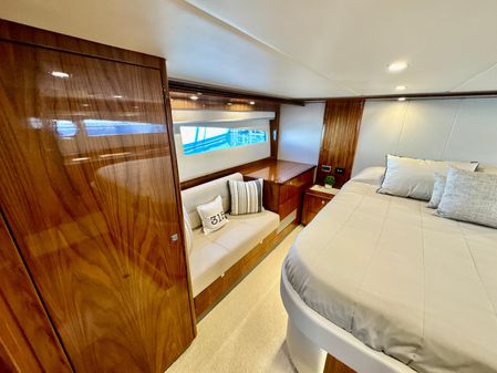 Riviera 5400 Sport Yacht image