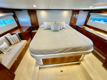 Riviera 5400 Sport Yacht image