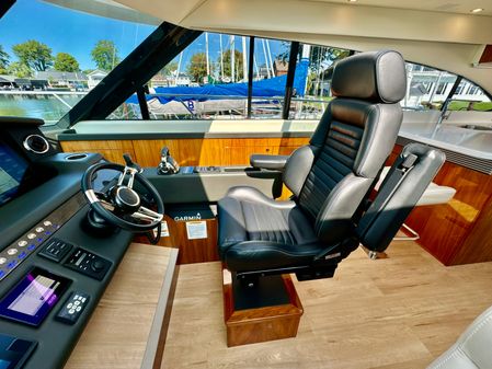 Riviera 5400 Sport Yacht image