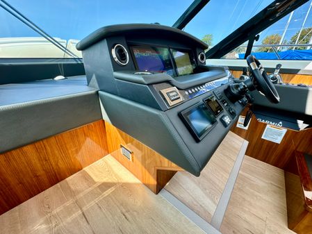 Riviera 5400 Sport Yacht image