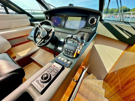 Riviera 5400 Sport Yacht image