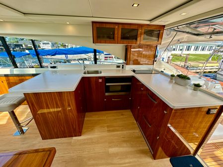 Riviera 5400 Sport Yacht image