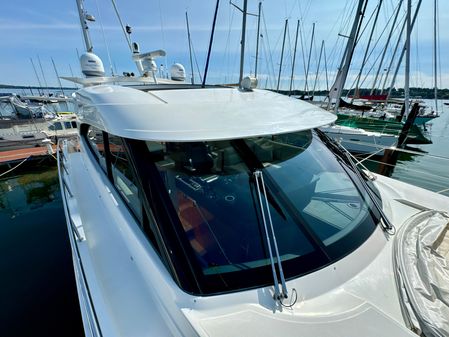 Riviera 5400 Sport Yacht image