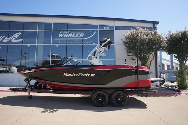 MasterCraft XT22 - main image