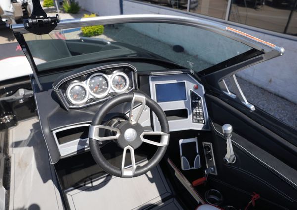 MasterCraft XT22 image