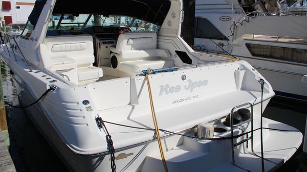 Sea Ray 400 Express Cruiser 