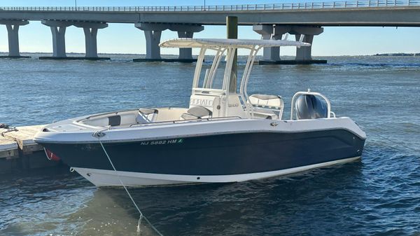 Robalo R200 Center Console 