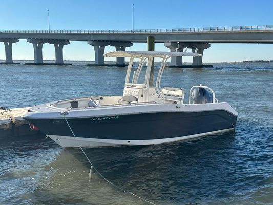 Robalo R200-CENTER-CONSOLE - main image