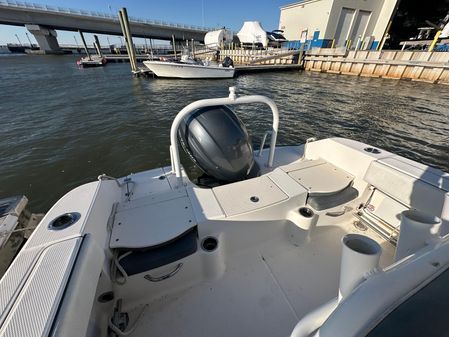 Robalo R200-CENTER-CONSOLE image