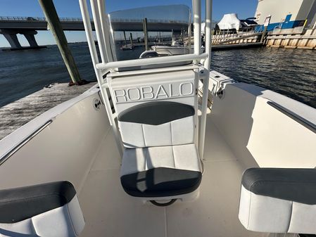 Robalo R200-CENTER-CONSOLE image