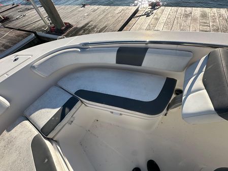 Robalo R200-CENTER-CONSOLE image