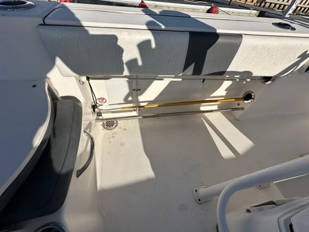 Robalo R200-CENTER-CONSOLE image