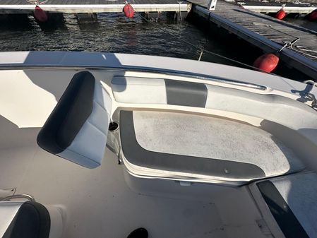 Robalo R200-CENTER-CONSOLE image