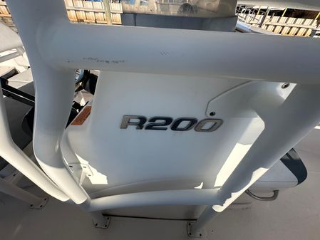 Robalo R200-CENTER-CONSOLE image