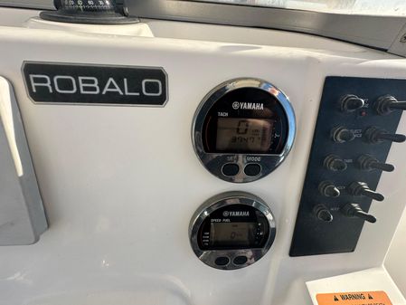 Robalo R200-CENTER-CONSOLE image