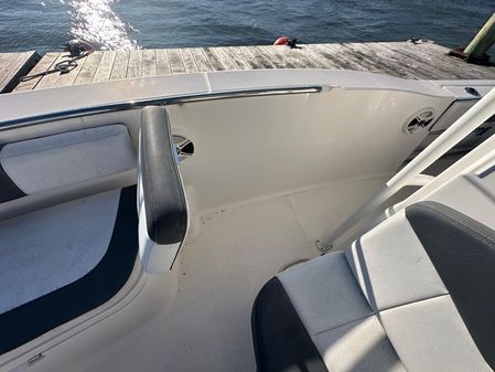 Robalo R200-CENTER-CONSOLE image