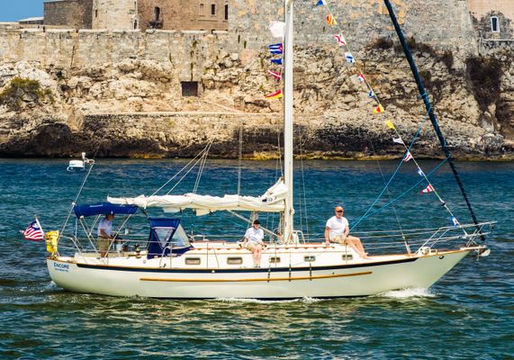 Pacific Seacraft 37 - main image