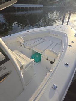 Sea Hunt Gamefish 30 with Foward seating image