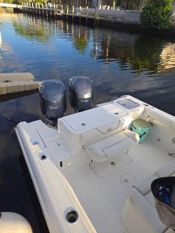 Sea Hunt Gamefish 30 with Foward seating image