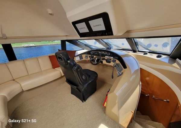 Carver 570-VOYAGER-PILOTHOUSE image